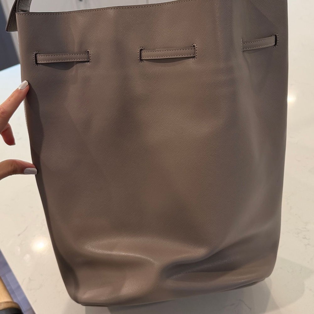 Cuyana Taupe Bucket Bag - Picture 4 of 8